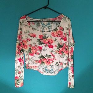 Long sleeve crop-top